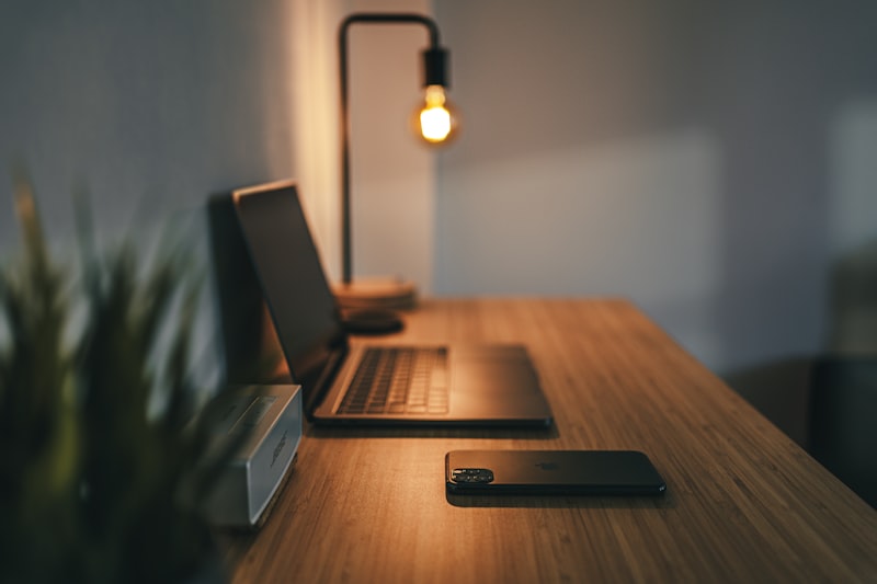 Clean professional computer workstation setup — IT support service in Paris